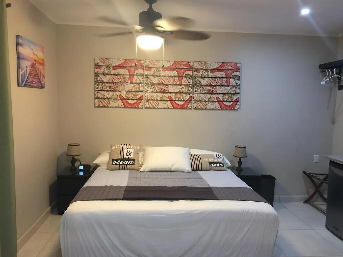 The Pier Beach Inn & Suites Willemstad 3*,